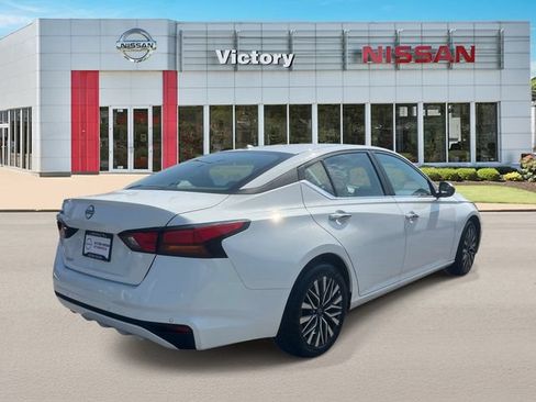 Used 2025 Nissan Altima 2.5 SV FWD image 3