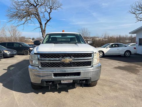 Used 2011 Chevrolet Silverado 2500 W/T w/ Snow Plow Prep Package image 2