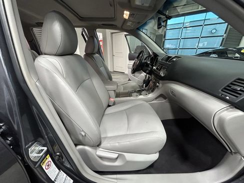 Used 2011 Toyota Highlander SE image 39
