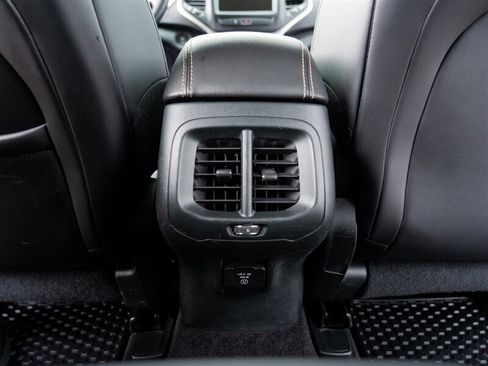 Used 2018 Jeep Cherokee Latitude Plus w/ Cold Weather Group AWD/4WD image 23