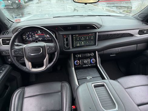 Used 2024 GMC Yukon Denali w/ Advanced Technology Package image 10