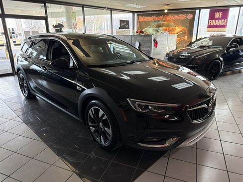 Used 2019 Buick Regal Essence w/ Driver Confidence Package I image 4