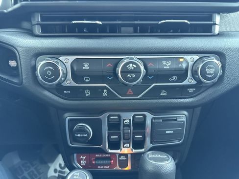 New 2025 Jeep Gladiator Willys image 24