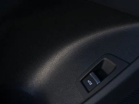 Used 2019 Audi Q8 Premium Plus image 32