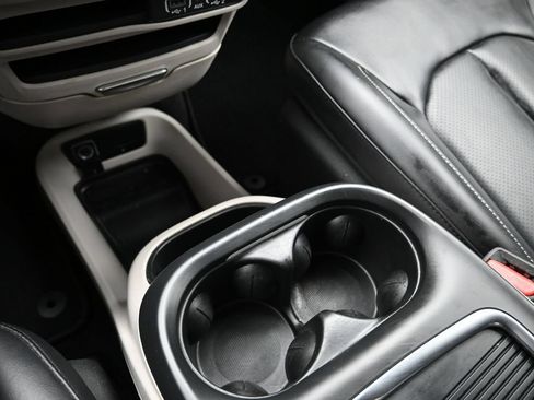 Certified 2023 Chrysler Pacifica Touring-L FWD image 20
