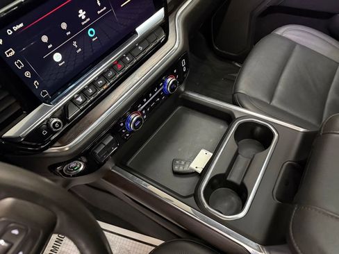 Used 2025 GMC Sierra 2500 SLT image 34