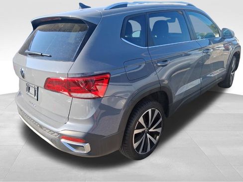 Used 2023 Volkswagen Taos SE w/ Panoramic Sunroof Package FWD image 3