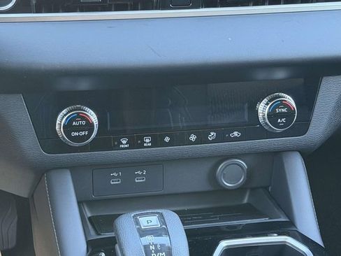 New 2026 Mitsubishi Outlander ES image 15