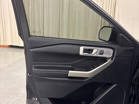 Used 2020 Ford Explorer Limited w/ Class III Trailer Tow Package image 18