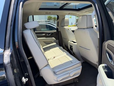 Used 2024 GMC Yukon XL Denali RWD image 17