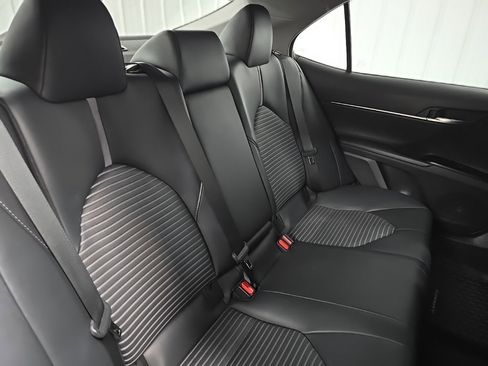 Used 2020 Toyota Camry SE image 16