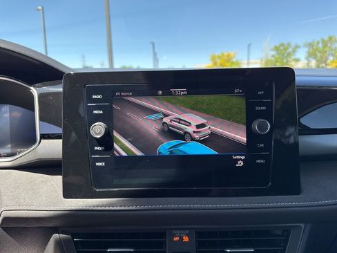 Used 2025 Volkswagen Taos SE AWD/4WD image 19