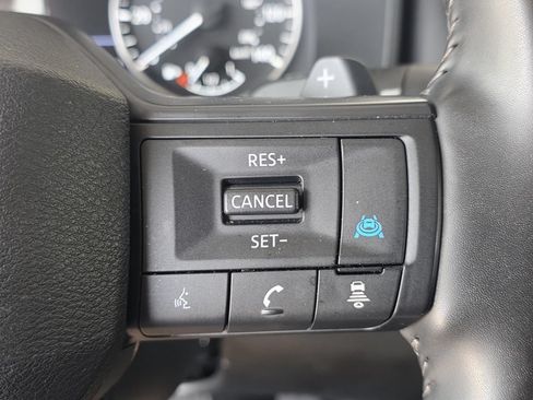 Used 2025 Nissan Rogue SV AWD/4WD image 22