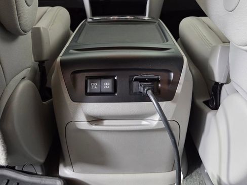 Used 2018 Toyota Sienna XLE w/ XLE Navigation Package image 29