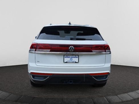 Used 2024 Volkswagen Atlas Cross Sport SE w/ Panoramic Sunroof Package FWD image 6
