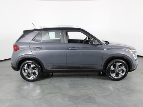 Certified 2024 Hyundai Venue Limited FWD image 15