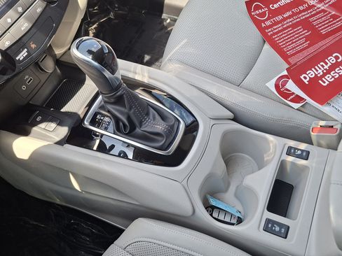 Used 2022 Nissan Rogue Sport SL AWD/4WD image 16