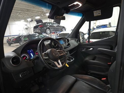Used 2022 Mercedes-Benz Sprinter 2500 image 8