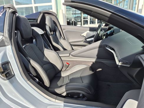 Used 2024 Chevrolet Corvette Stingray Preferred Conv w/ Z51 Performance Package RWD image 29
