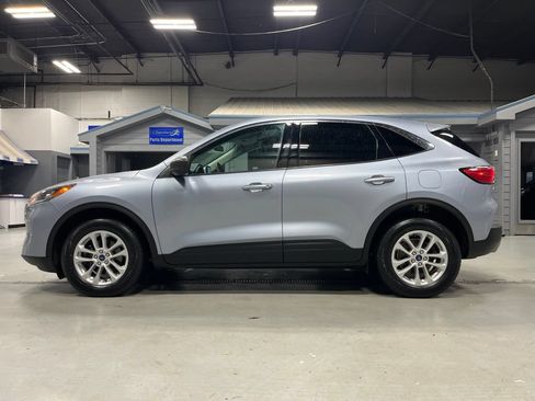Used 2022 Ford Escape SE w/ Cold Weather Package AWD/4WD image 4