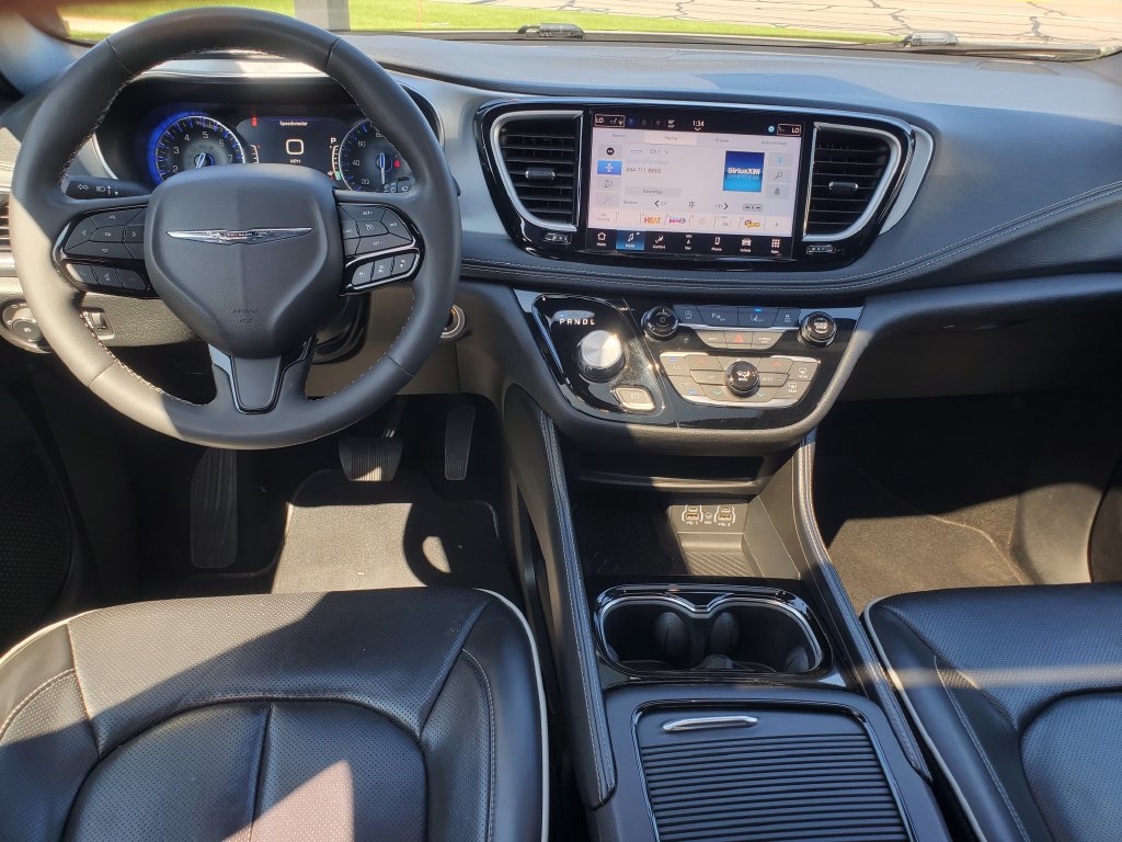 Used 2025 Chrysler Pacifica Limited FWD image 25