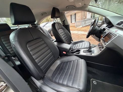 Used 2010 Volkswagen CC Sport image 22