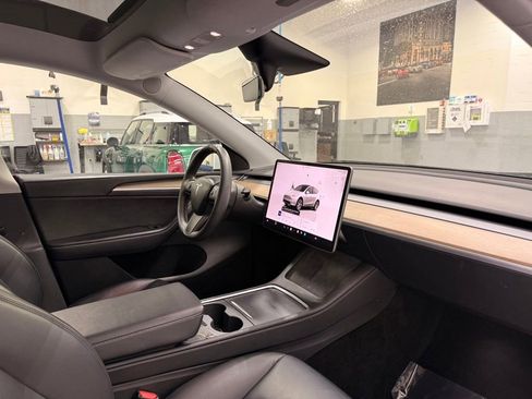 Used 2023 Tesla Model Y Long Range AWD/4WD image 26