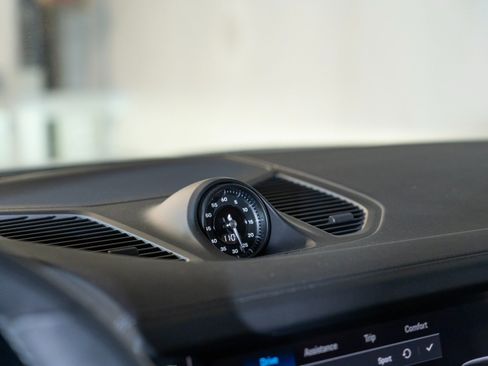 Certified 2024 Porsche Cayenne Turbo AWD/4WD image 20