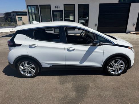 Used 2022 Chevrolet Bolt LT FWD image 4