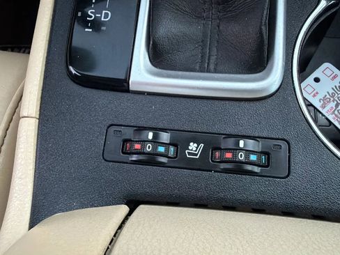 Used 2016 Toyota Highlander Limited Platinum image 38