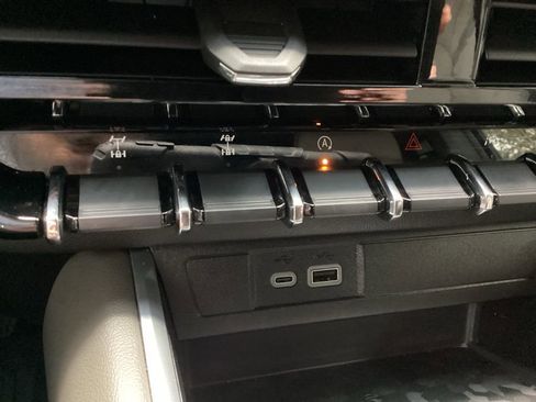 Used 2024 Chevrolet Colorado ZR2 w/ ZR2 Convenience Package III image 52