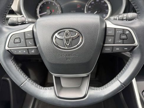 Used 2023 Toyota Highlander XLE FWD image 24