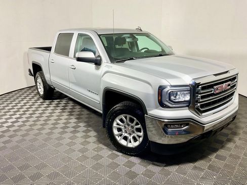 Used 2017 GMC Sierra 1500 SLE w/ SLE Value Package AWD/4WD image 4