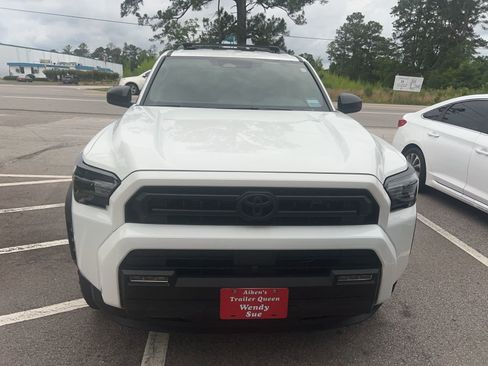 Used 2025 Toyota 4Runner SR5 AWD/4WD image 2
