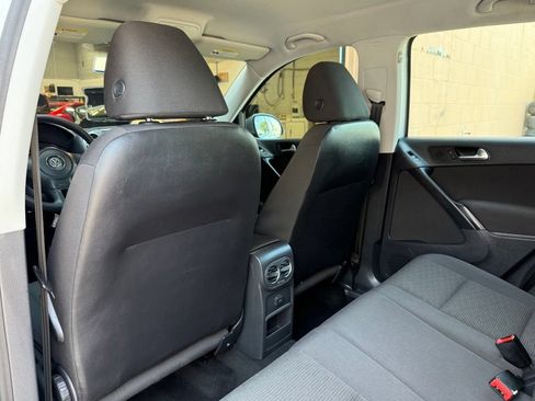 Used 2018 Volkswagen Tiguan Limited FWD image 17