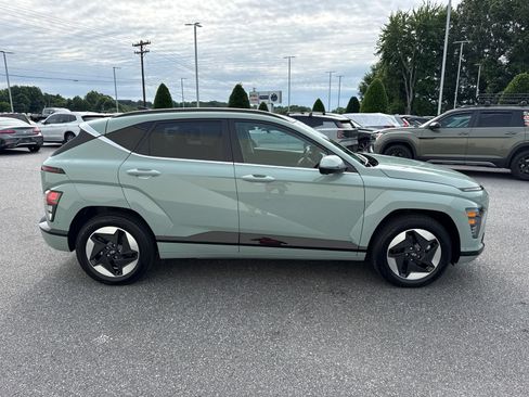 Certified 2025 Hyundai Kona Limited FWD image 9