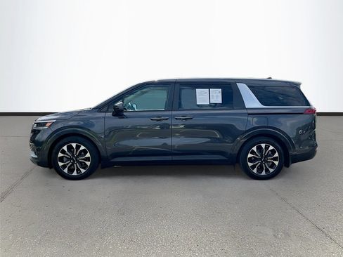 Used 2024 Kia Carnival EX FWD image 4