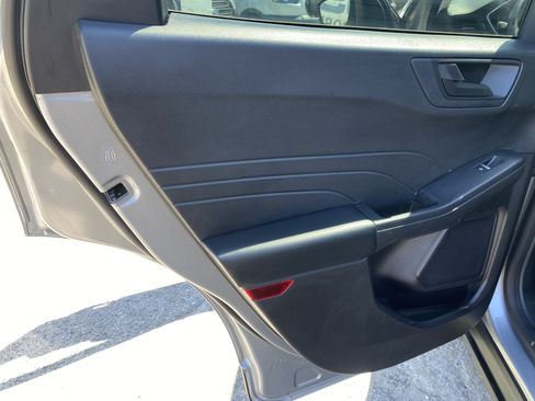 Used 2022 Ford Escape SE w/ SE Sport Appearance Package FWD image 17
