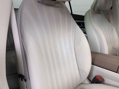 Used 2022 Mercedes-Benz EQS 580 4MATIC Sedan w/ Pinnacle Trim Package image 98