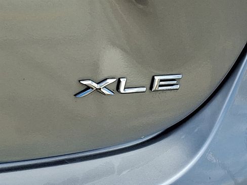 Used 2017 Toyota Avalon XLE image 32