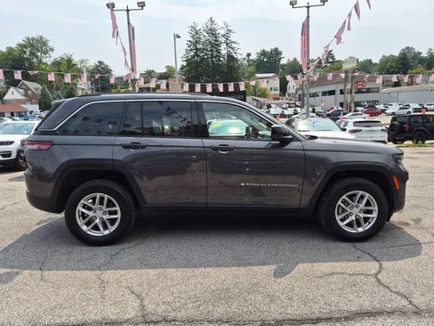 Used 2023 Jeep Grand Cherokee Laredo w/ Luxury Tech Group I AWD/4WD image 5