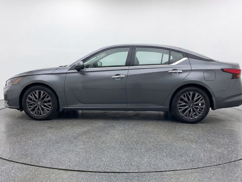 Used 2025 Nissan Altima 2.5 SV FWD image 5