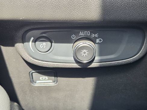 Used 2024 GMC Terrain SLE AWD/4WD image 24