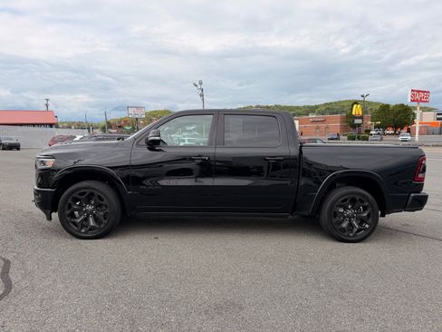 Used 2020 RAM 1500 Limited w/ Black Appearance Package AWD/4WD image 3