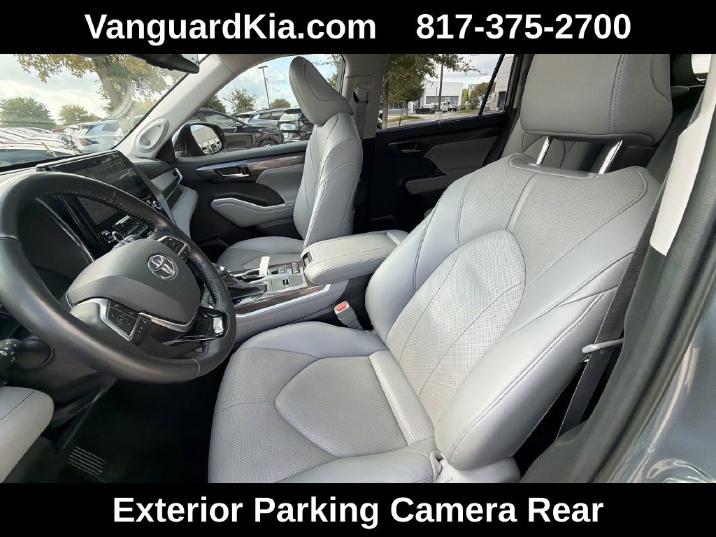 Used 2021 Toyota Highlander Limited FWD image 15