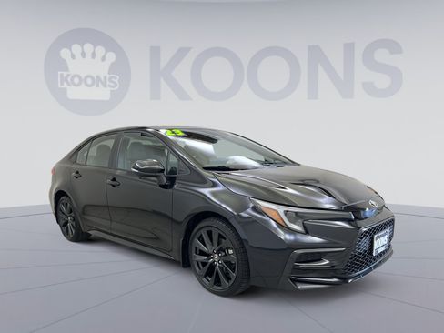 Used 2023 Toyota Corolla SE w/ Carpet Mat Package (TMS) FWD image 2