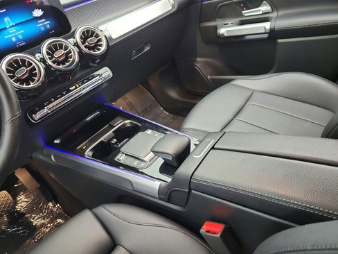 Used 2022 Mercedes-Benz GLB 250 image 11