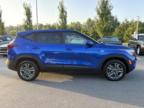 Used 2023 Kia Seltos LX AWD/4WD image 2