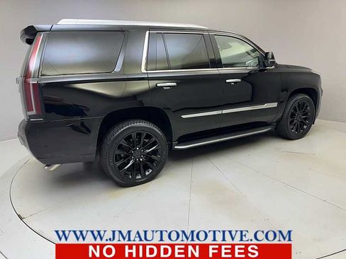 Used 2017 Cadillac Escalade Luxury AWD/4WD image 5
