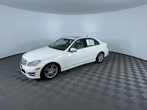 Used 2012 Mercedes-Benz C 300 4MATIC Sedan image 4